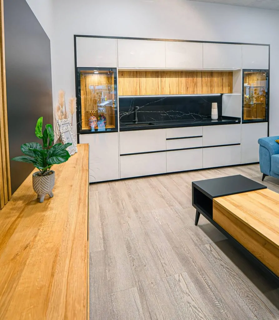 Zona de Muestra de muebles de madera para salón en Tienda de Muebles de Málaga, Muebles Román.