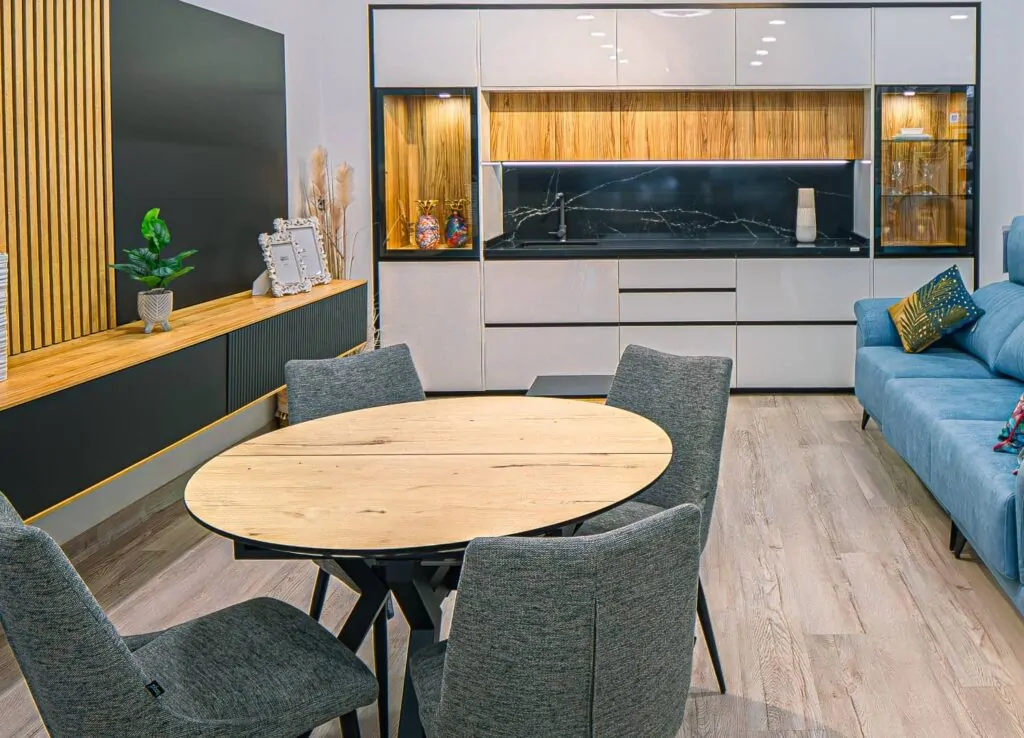 Mesa redonda para salón en Tienda de Muebles de Málaga, Muebles Román.